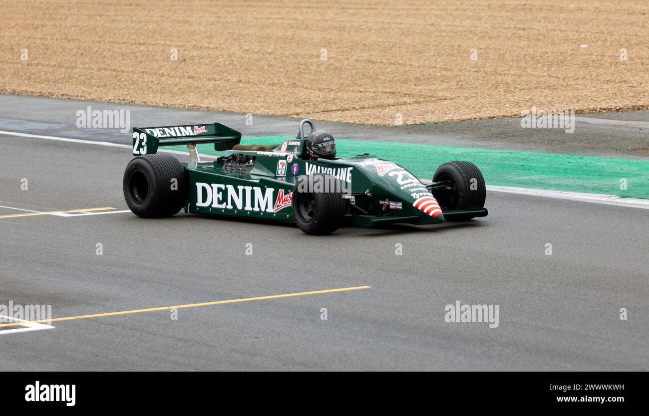 Ken Tyrrell au volant de son Green, 1982 ans, Tyrrell 011, lors de la course de formule 1 Masters Racing Legends ('66-'85). Banque D'Images