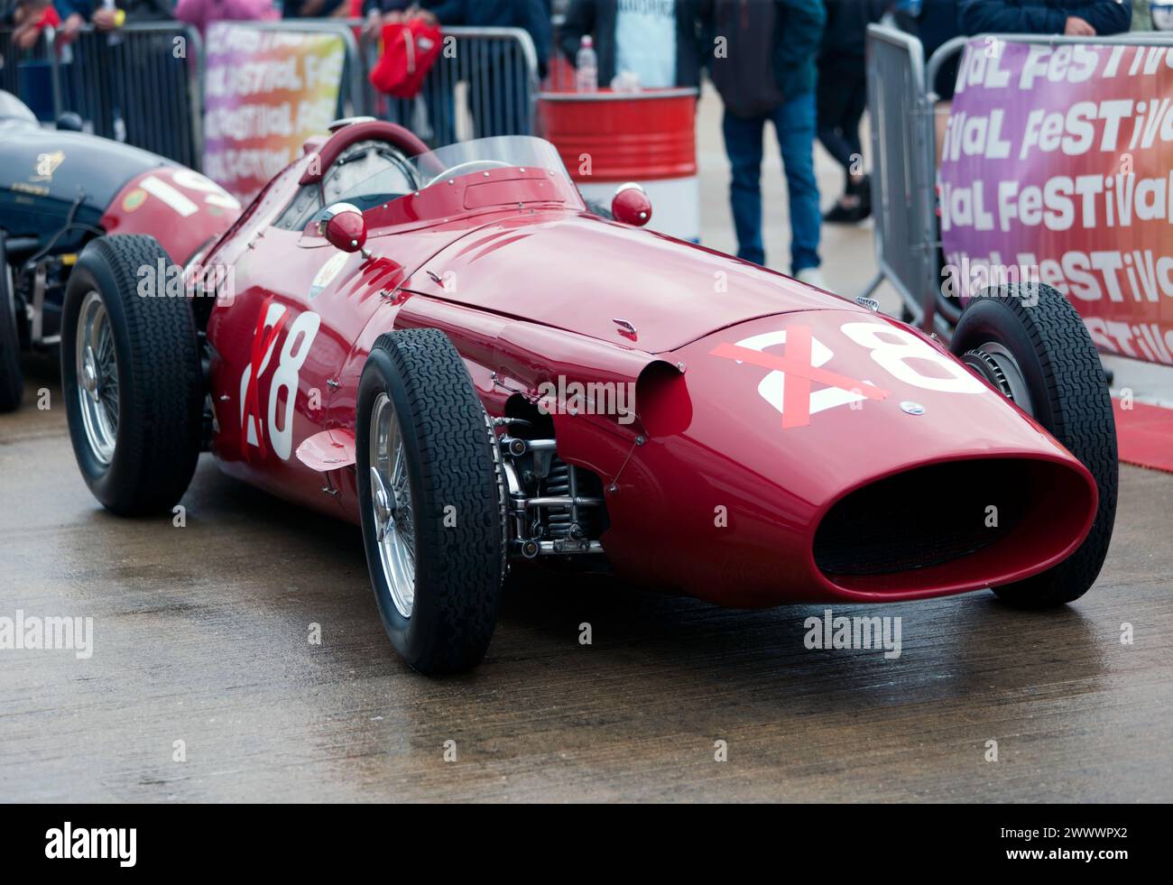 Grahem Adelman's Red, 1956, Maserati 250F, dans le paddock international, avant la HGPCA Pre '66 Grand Prix Cars Race Banque D'Images