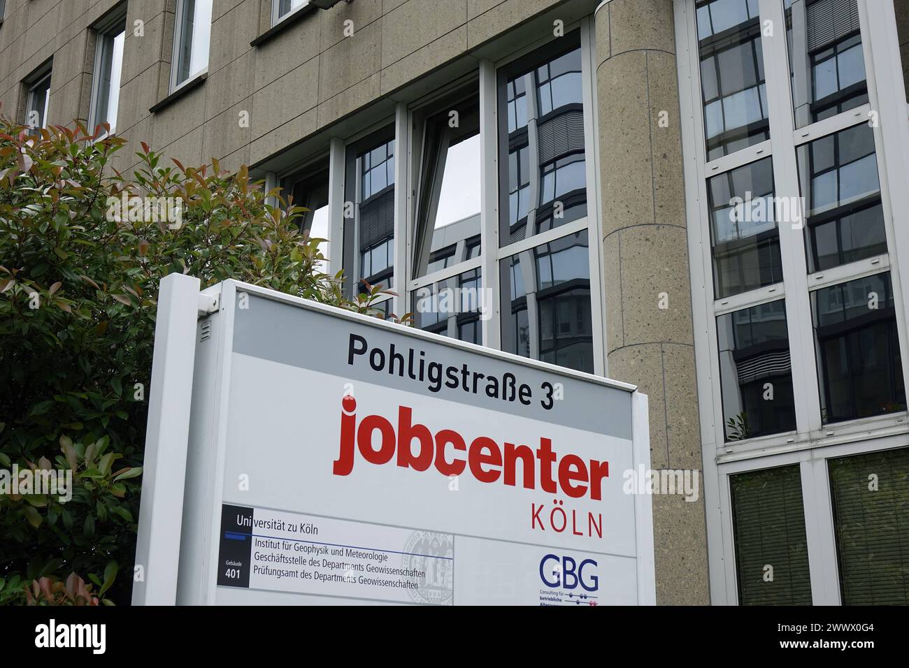 Jobcenter à Köln Jobcenter à Köln, 19.07.2021, Köln, Pohligstrasse, Rhénanie-du-Nord-Westphalie, Ein Jobcenter befindet sich in der Pohligstrasse von Köln. *** Jobcenter in Cologne Jobcenter in Cologne, 19 07 2021, Cologne, Pohligstrasse, Rhénanie du Nord-Westphalie, un centre d'emploi est situé dans la Pohligstrasse de Cologne Banque D'Images
