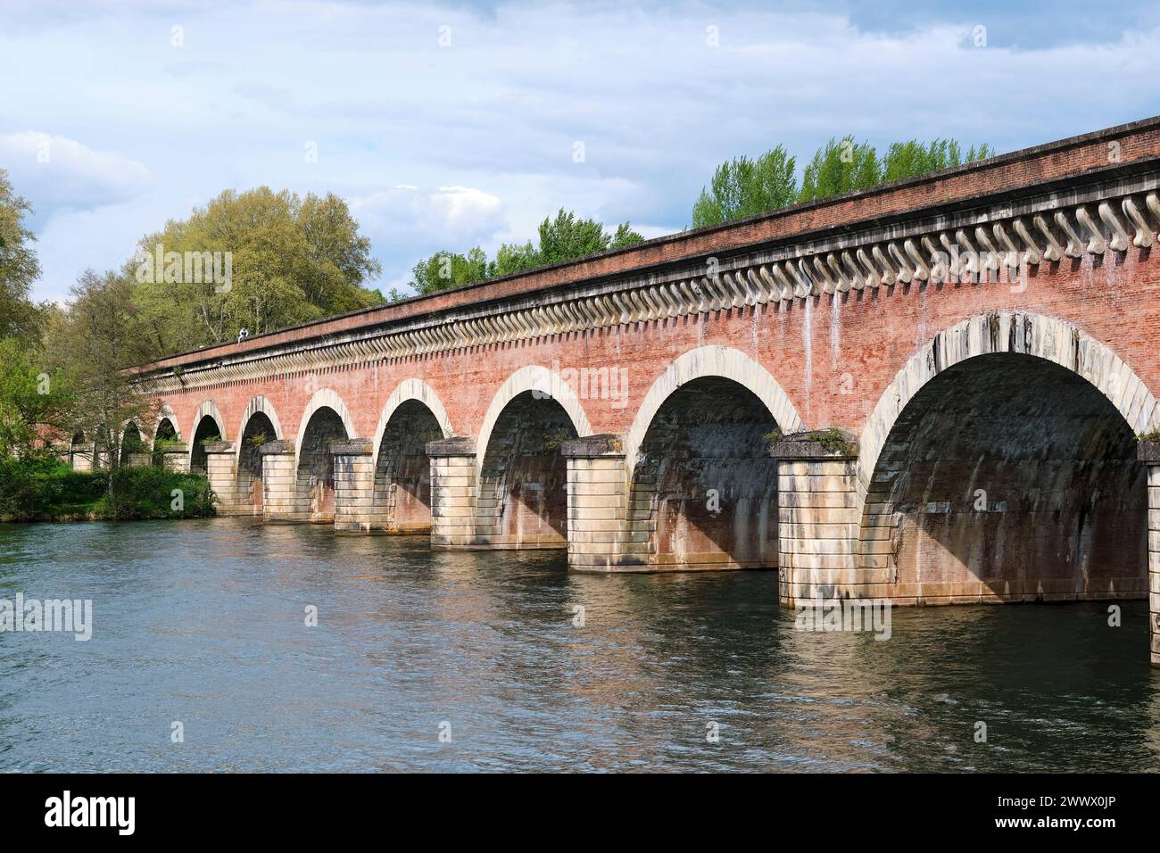 Moissac (sud-ouest de la France) : aqueduc navigable « pont-canal du Cacor », pont d’eau entre la Garonne et le Tarn Banque D'Images