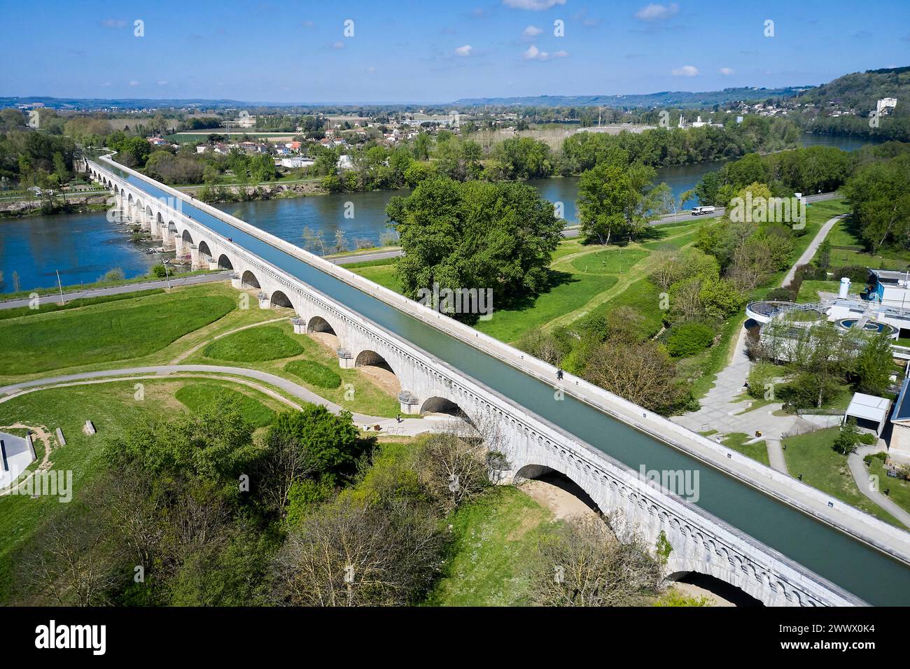 Agen (sud-ouest de la France) : le pont-canal sur la Garonne Banque D'Images