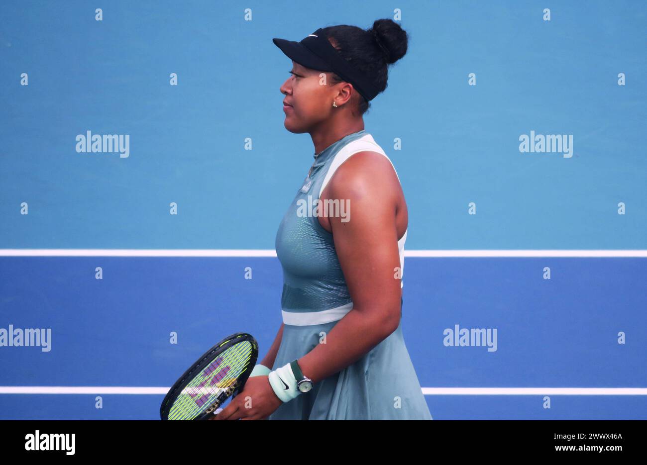 Miami Gardens, États-Unis. 24 mars 2024. Naomi Osaka, du Japon, arrive pour jouer contre Caroline Garcia, de France, au troisième tour du simple féminin à l'Open de Miami 2024 au Hard Rock Stadium de Miami Gardens. Caroline Garcia a gagné contre Naomi Osaka 7-6(4), 7-5 crédit : SOPA images Limited/Alamy Live News Banque D'Images
