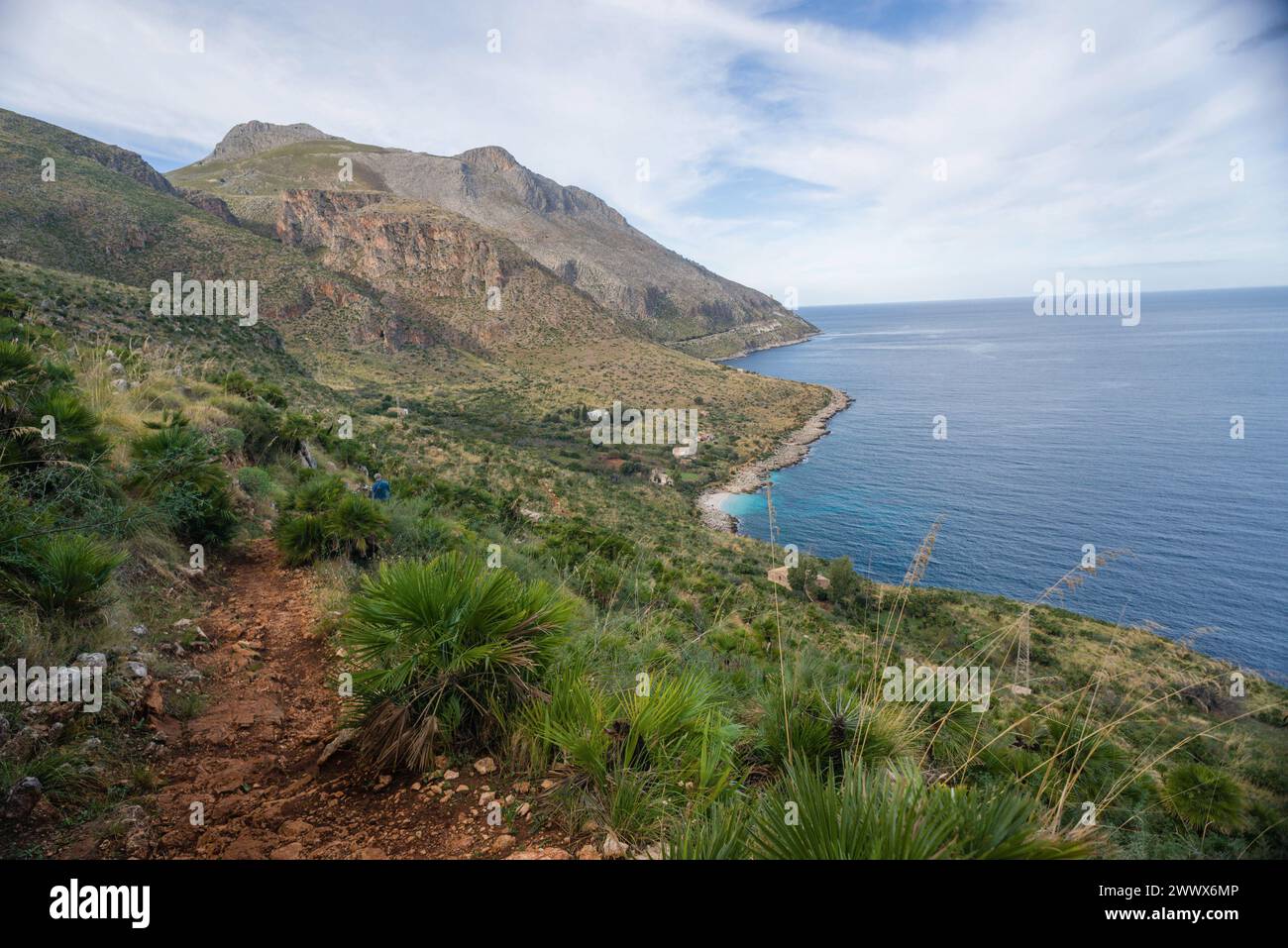 Sonniger Tag im Naturreservat Zingaro Riserva Naturale orientata dello Zingaro, Trapani, Sizilien, Italien. Wanderung durch den Zingaro Nationalpark *** Journée ensoleillée dans la réserve naturelle Zingaro Riserva Naturale orientata dello Zingaro, Trapani, Sicile, Italie randonnée à travers le parc national Zingaro Banque D'Images