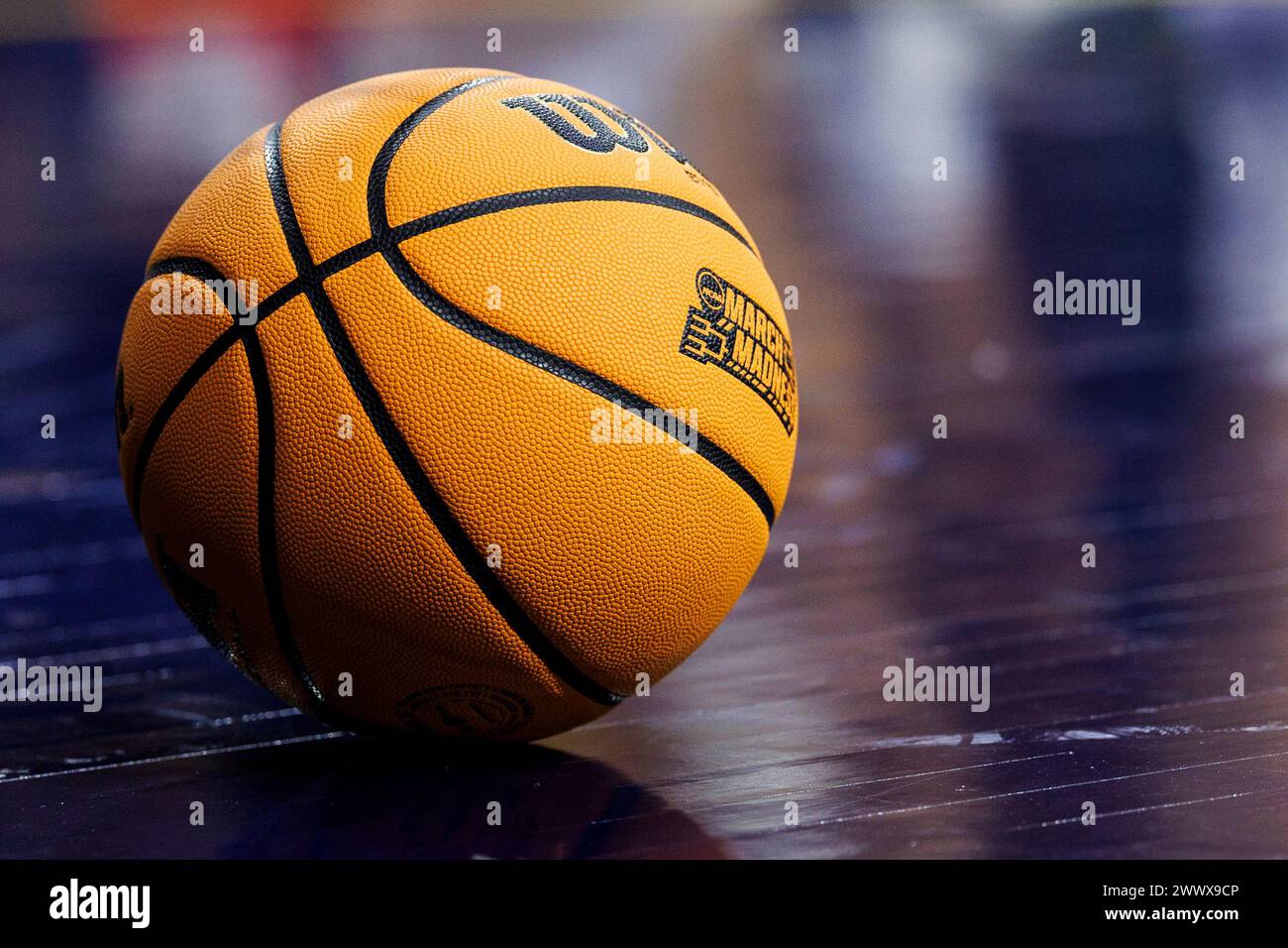 South Bend, Indiana, États-Unis. 25 mars 2024. Une vue générale du basket-ball avec le logo March Madness lors du deuxième tour du tournoi féminin de la NCAA entre les Mississippi Rebels et notre Dame Fighting Irish au Purcell Pavilion du Joyce Center à South Bend, Indiana. John Mersits/CSM/Alamy Live News Banque D'Images