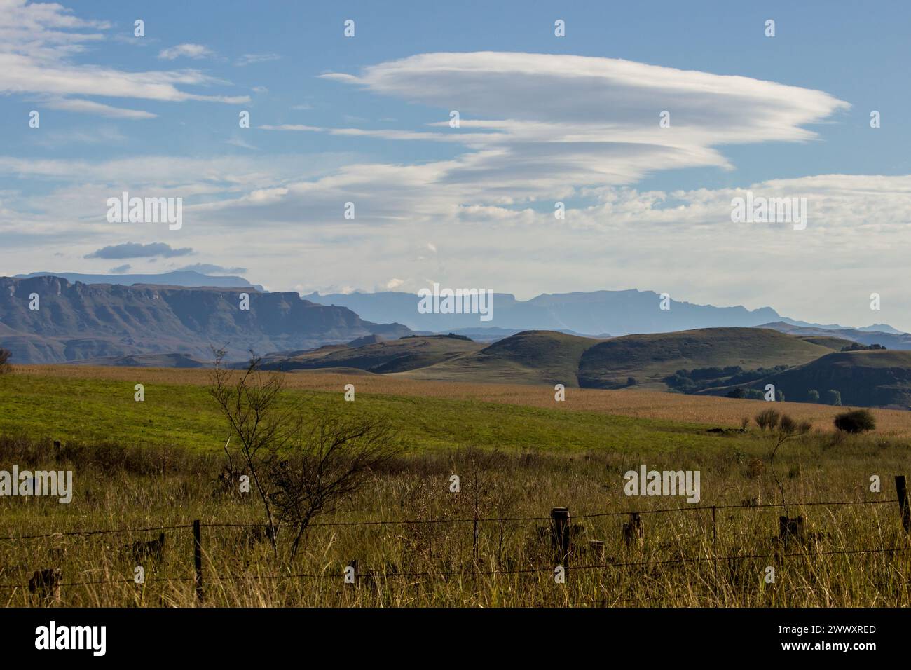 Nuages lenticulaires dans les montagnes du Drakensberg Banque D'Images