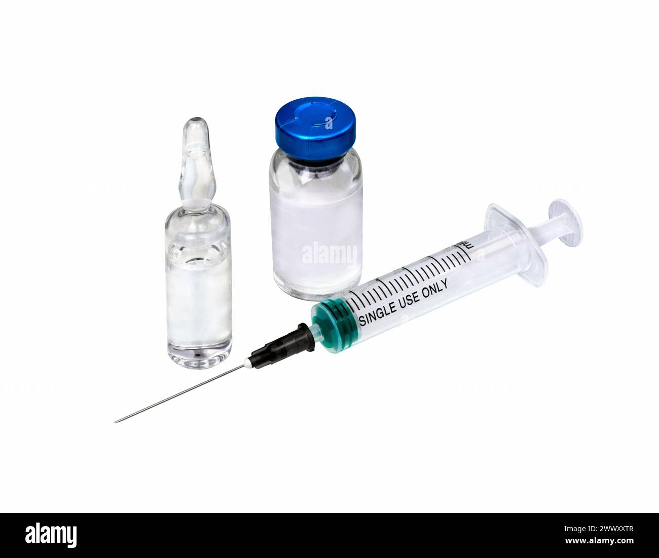 Seringue médicale et ampoules isolées sur fond blanc Banque D'Images