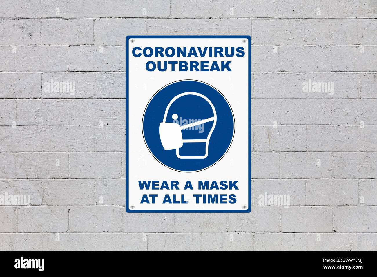 Panneau obligatoire blanc et bleu vissé à un mur de briques pour avertir d'une menace. Au milieu du panneau, il y a un symbole de masque de santé et le message Banque D'Images Panneau obligatoire blanc et bleu vissé à un mur de briques pour avertir d'une menace. Au milieu du panneau, il y a un symbole de masque de santé et le message Banque D'Images