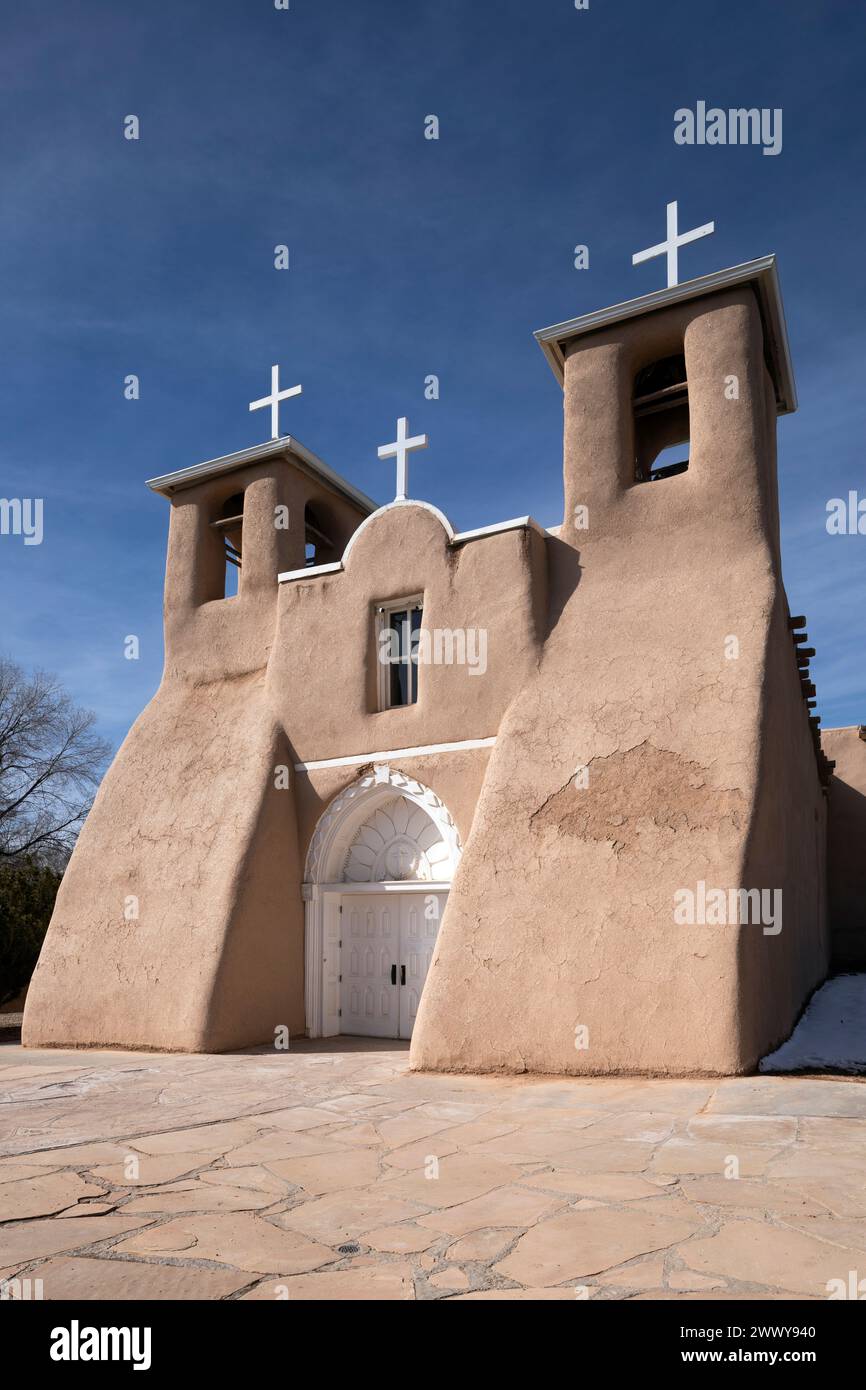 NM00681-00....NOUVEAU MEXIQUE - Eglise San Francisco de Asis. Une église coloniale espagnole à Ranchos de Taos. Banque D'Images