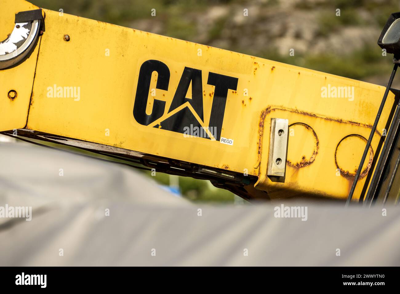 Kung?lv, Suède - 15 juillet 2022 : logo Caterpillar sur la flèche d'une machine. Banque D'Images