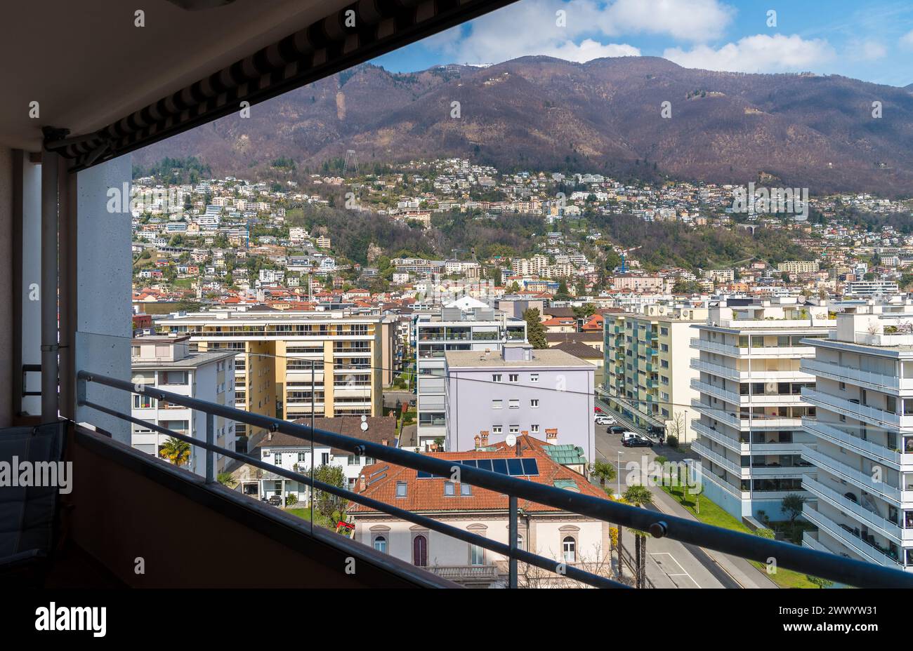 La ville de Locarno avec des bâtiments modernes vus d'en haut, canton du Tessin, Suisse Banque D'Images