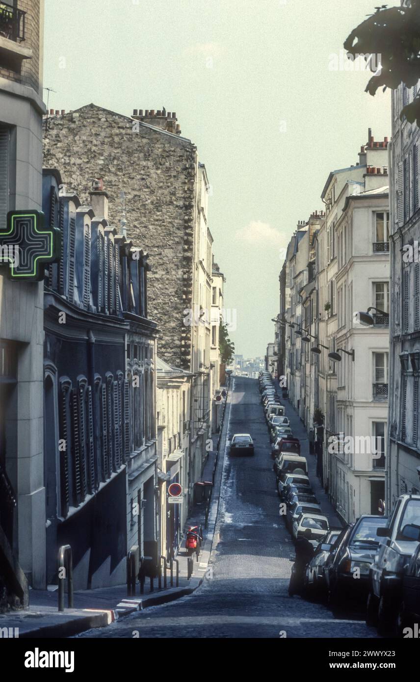 Photographie d'archive 1993 de la rue Berthe à Montmartre, Paris. Banque D'Images