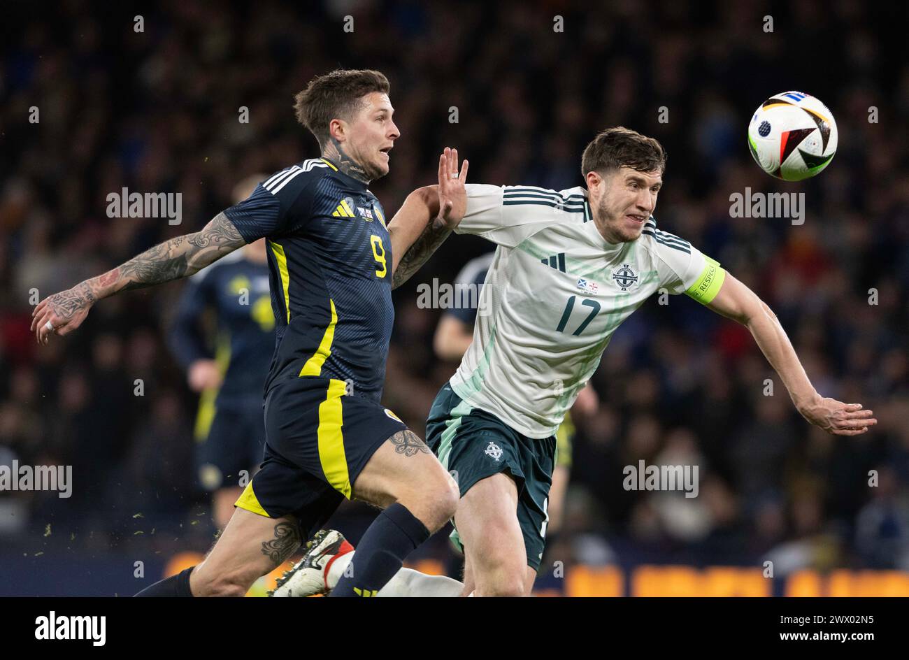 Glasgow, Royaume-Uni. 26 mars 2024. Lyndon Dykes d'Écosse et Paddy McNair d'Irlande du Nord lors du match amical international à Hampden Park, Glasgow. Le crédit photo devrait se lire : Neil Hanna/Sportimage crédit : Sportimage Ltd/Alamy Live News Banque D'Images