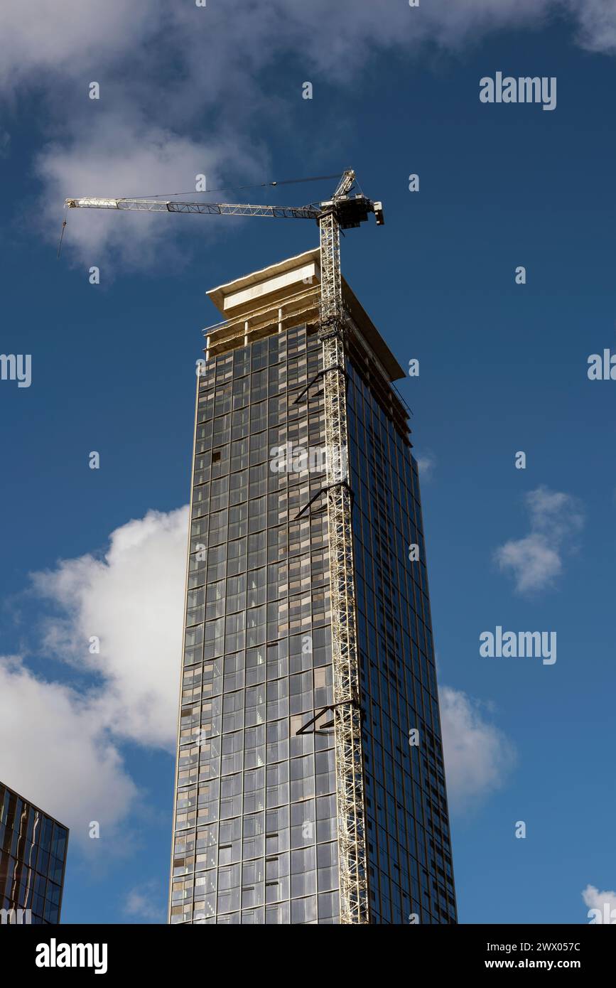 Grue de haut niveau sur un bâtiment en construction, Perth, Australie Banque D'Images