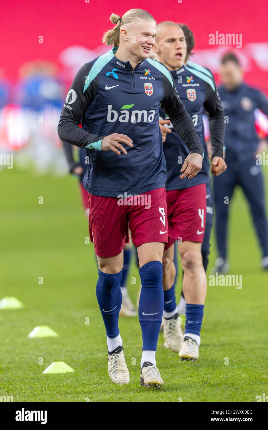 Oslo, Norvège 26 mars 2024, Erling Haaland, de Norvège, et Manchester City s'échauffent avant le match amical de football entre la Norvège et la Slovaquie qui s'est tenu au stade Ullevaal à Oslo, Norvège crédit : Nigel Waldron/Alamy Live News Banque D'Images