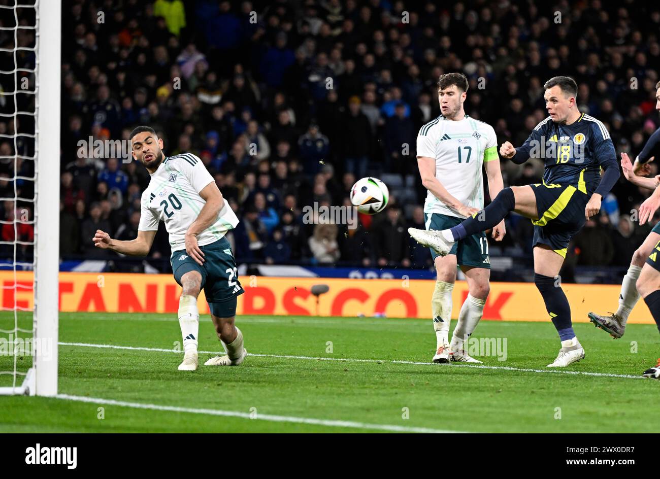 Glasgow, Royaume-Uni. 26 mars 2024. Lawrence Shankland, d'Écosse, voit la meilleure chance de l'Écosse bloquée par Brodie Spencer, d'Irlande du Nord, lors du match amical international à Hampden Park, Glasgow. Le crédit photo devrait se lire : Neil Hanna/Sportimage crédit : Sportimage Ltd/Alamy Live News Banque D'Images