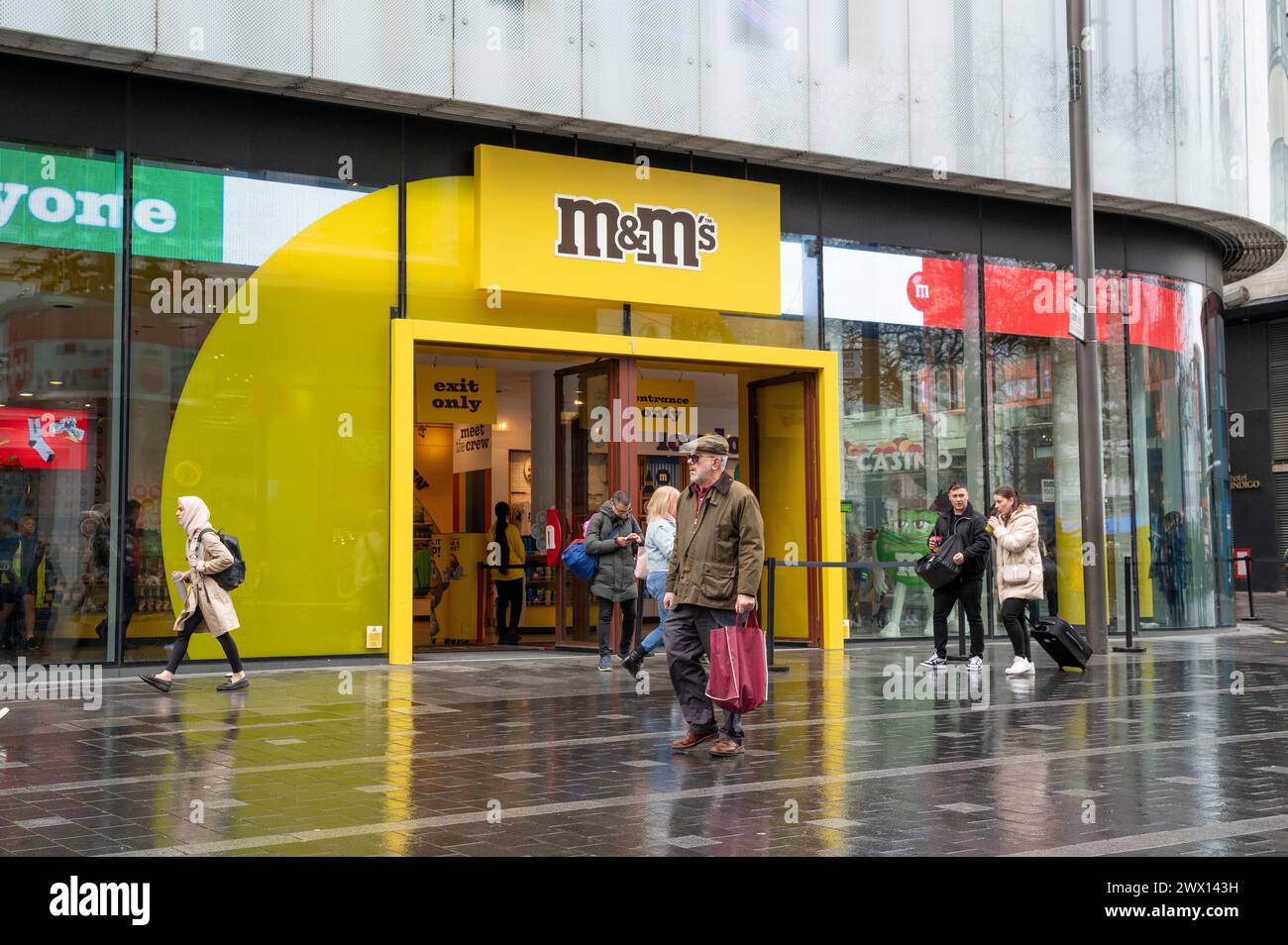 Londres, Royaume-Uni - 22 mars 2024 : M and M shop, M&M'S store, Leicester Square, centre de Londres. Banque D'Images