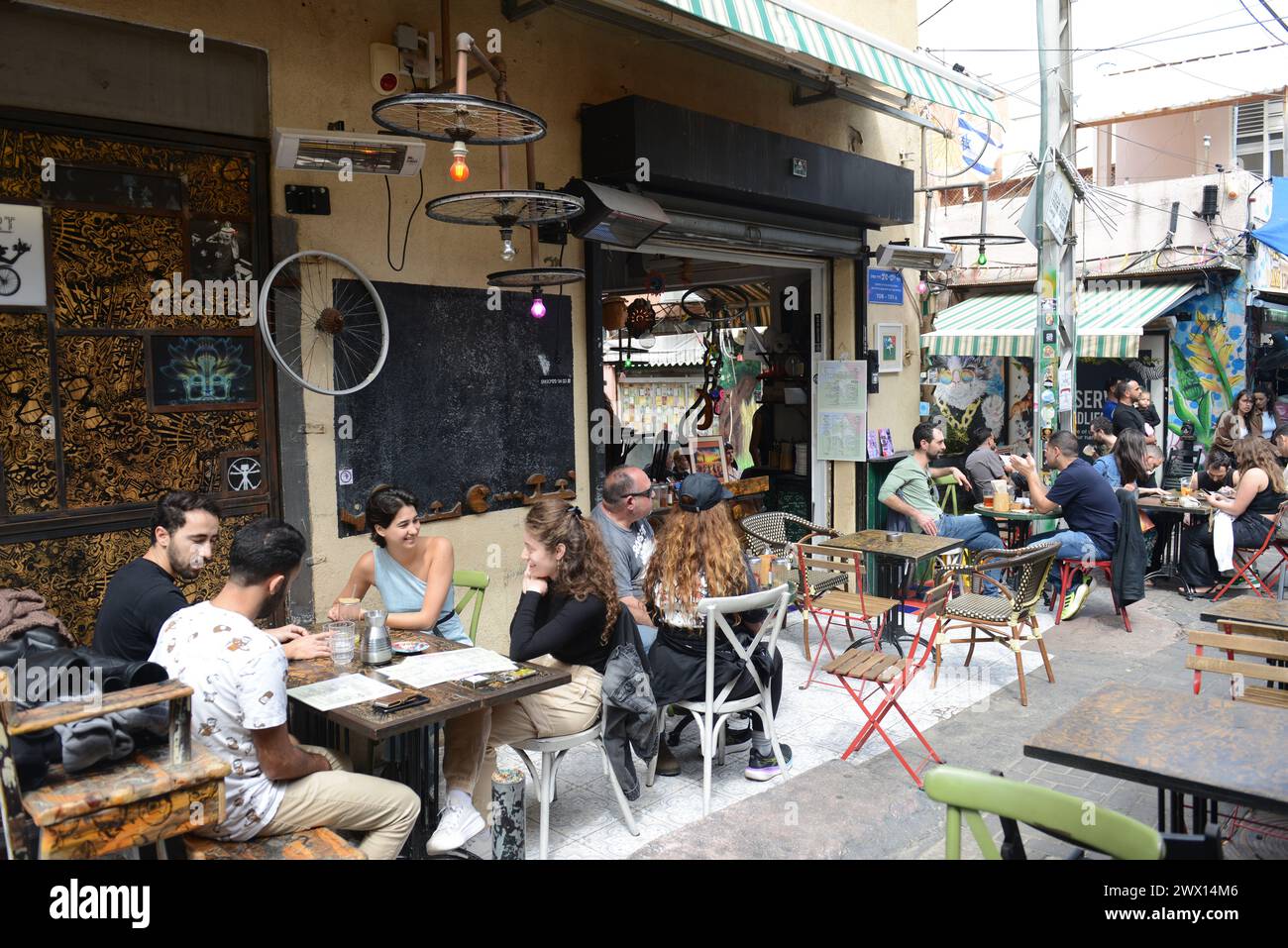 Le dynamique Albert 1943 Bar & Restaurant près du marché Carmel à tel-Aviv, Israël. Banque D'Images