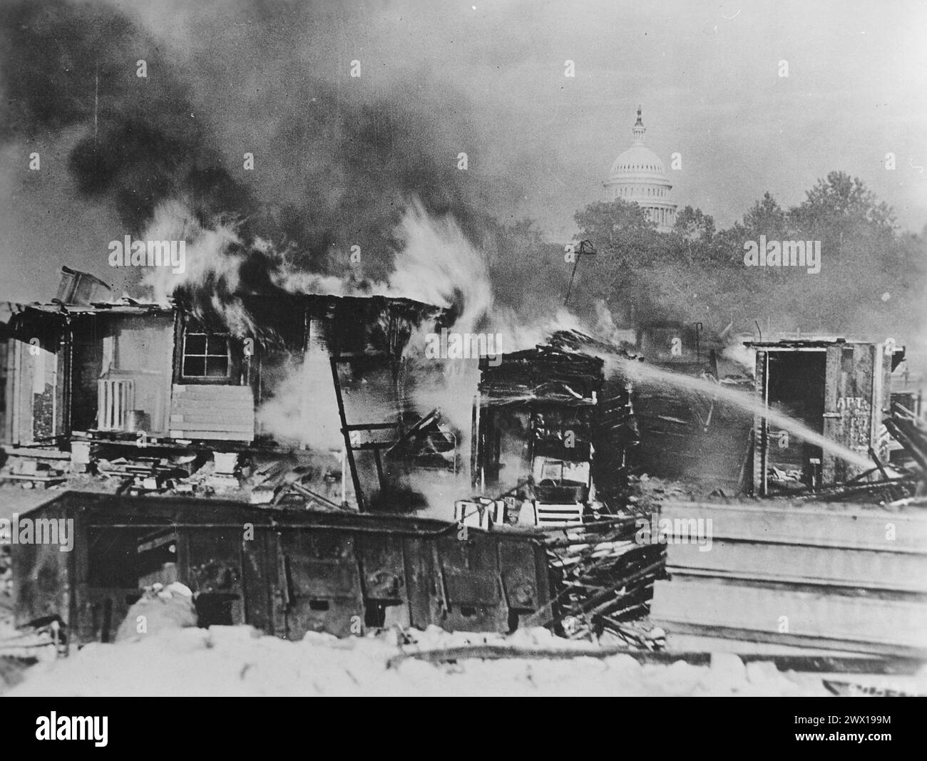 Cabanes, mises en place par l'Armée Bonus sur les appartements Anacostia, Washington, DC, brûlant après la bataille avec l'armée CA. Mars 1932 Banque D'Images