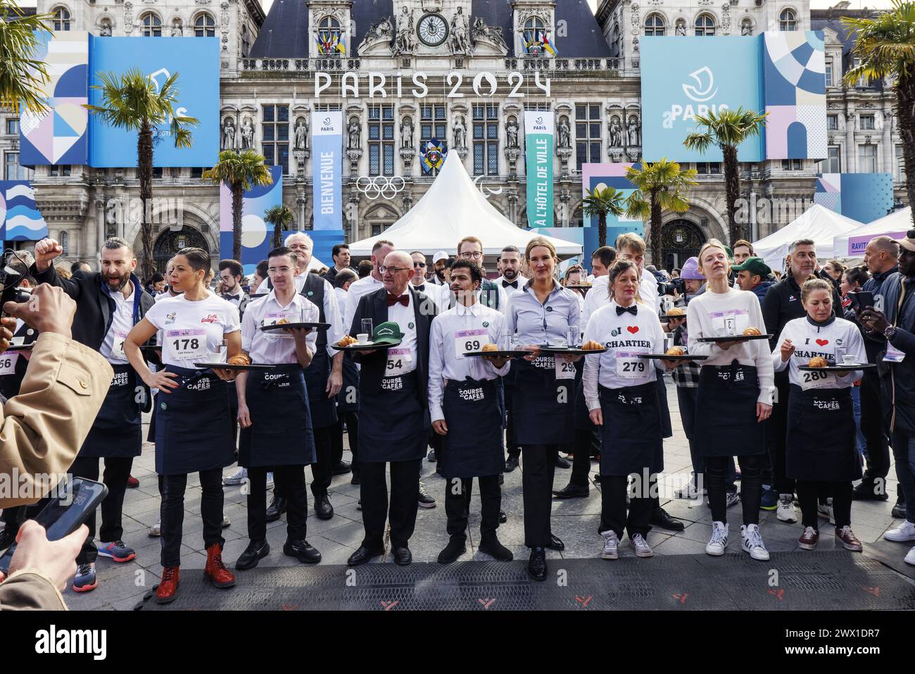 FRANCE. PARIS (75) 4E ARRONDISSEMENT. ?LA COURSE DES CAFÉS ? RETOUR APRÈS UNE ESCALE DE 12 ANS DANS LES RUES DU 4E ARRONDISSEMENT DE PARIS LE 24 MARS 2024. 300 PA Banque D'Images