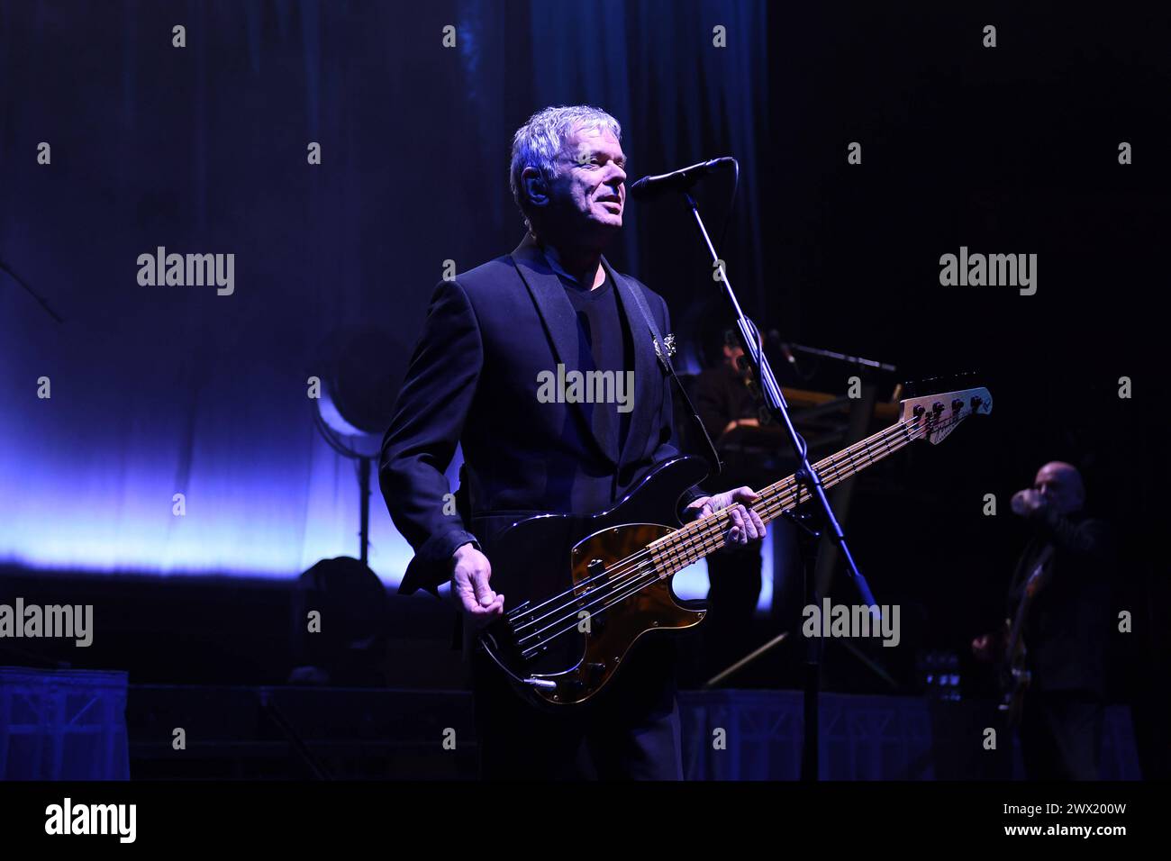 Les Stranglers célèbrent leur 50e anniversaire au Royal Albert Hall LONDRES, ANGLETERRE - MARS 26 : Jean-Jacques Burnel des Stranglers se produisant au Royal Albert Hall le 26 mars 2024 à Londres, Angleterre. CAP/Mar Mar/ Grande-Bretagne UK Copyright : xMartinxHarris/CapitalxPicturesx Banque D'Images