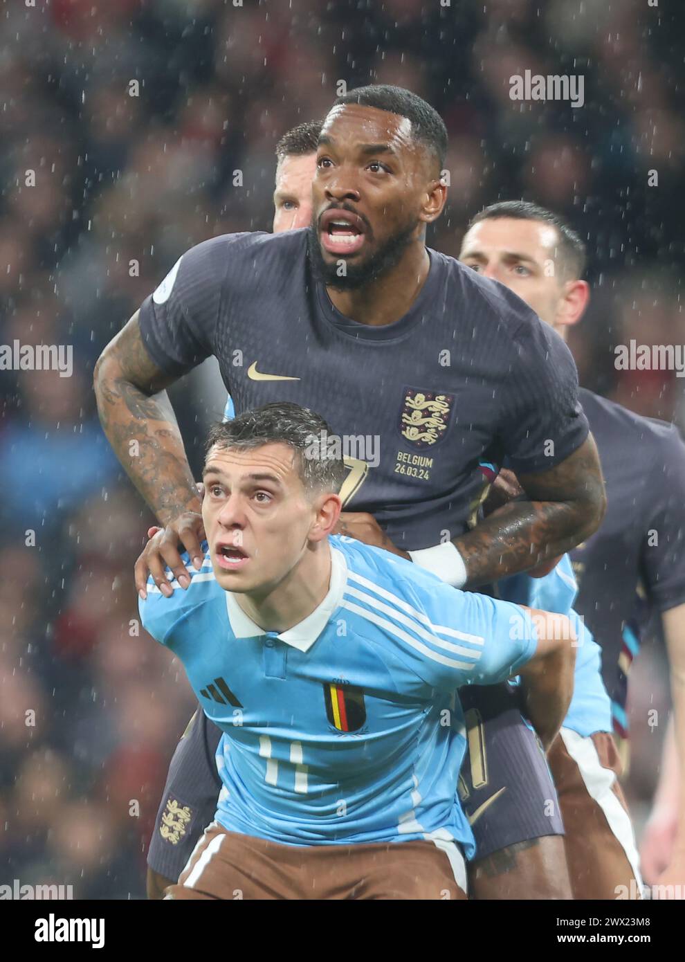 Ivan Toney (Brentford) d'Angleterre et Leandro Trossard (Arsenal) de Belgique lors d'un match international amical de football entre l'Angleterre et la Belgique au WEMB Banque D'Images