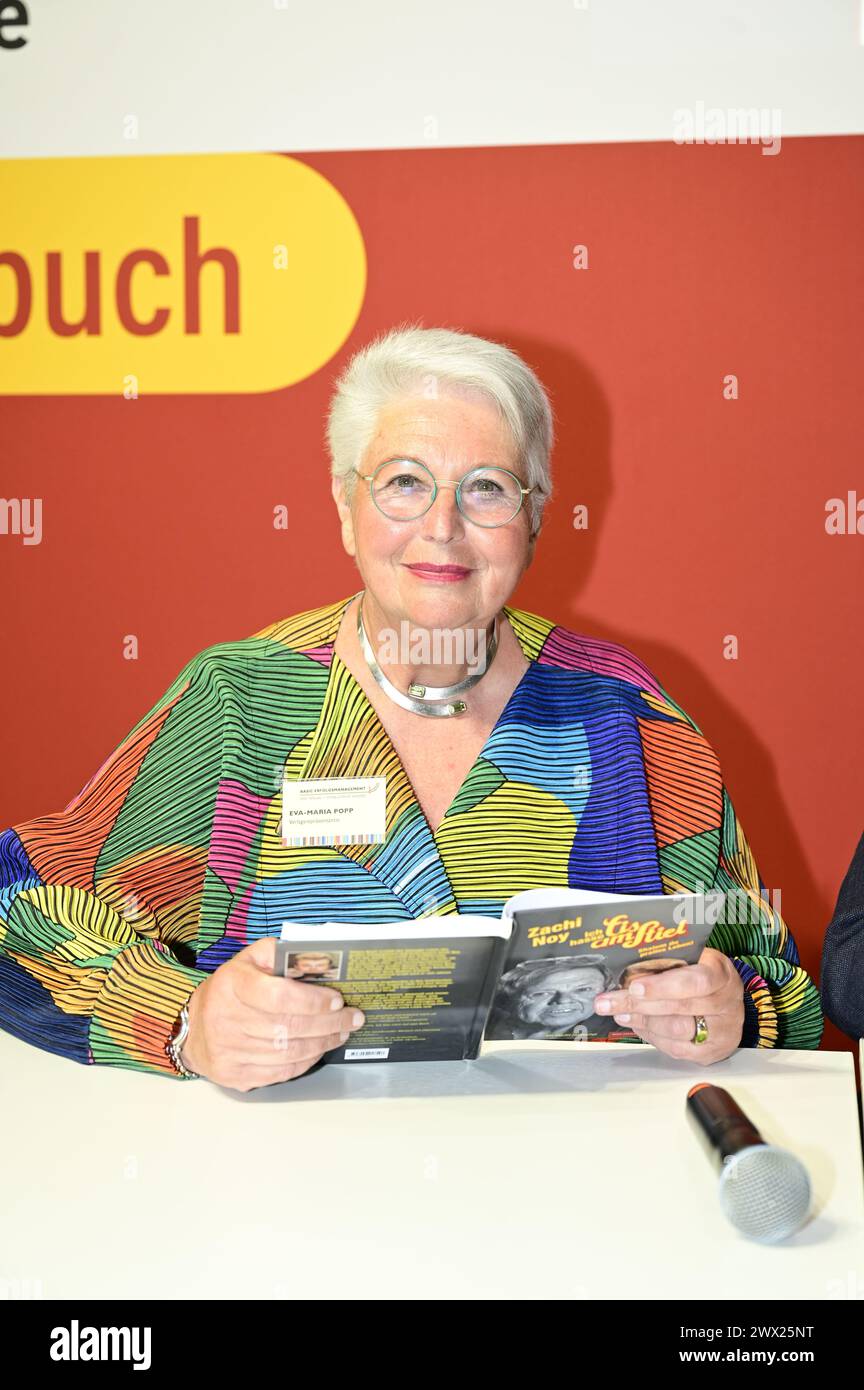 Zachi Noy BEI der Lesung seiner Autobiografie `Ich hasse Eis am Stiel - Shalom du pralles Leben` im Forum Sachbuch Halle 2 auf der Leipziger Buchmesse Banque D'Images