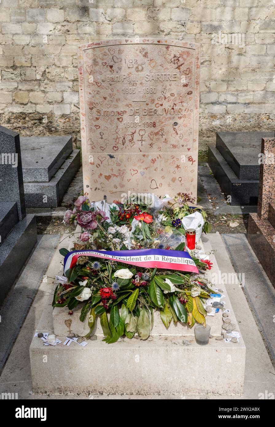 CIMETIÈRE MONTPARNASSE CÉLÈBRES TOMBES PARIS Banque D'Images