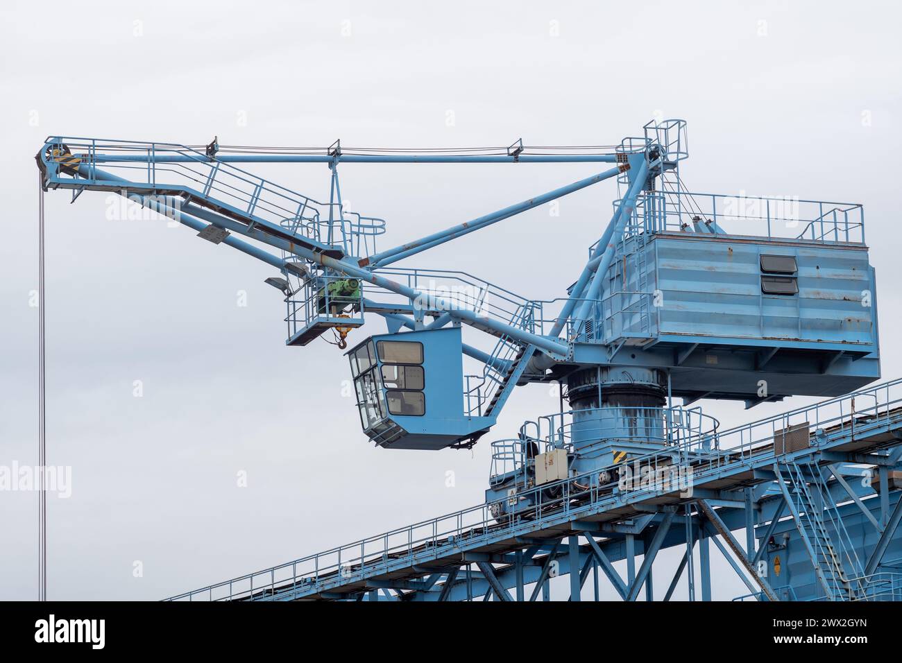 grue pour le charbon dans le port Banque D'Images