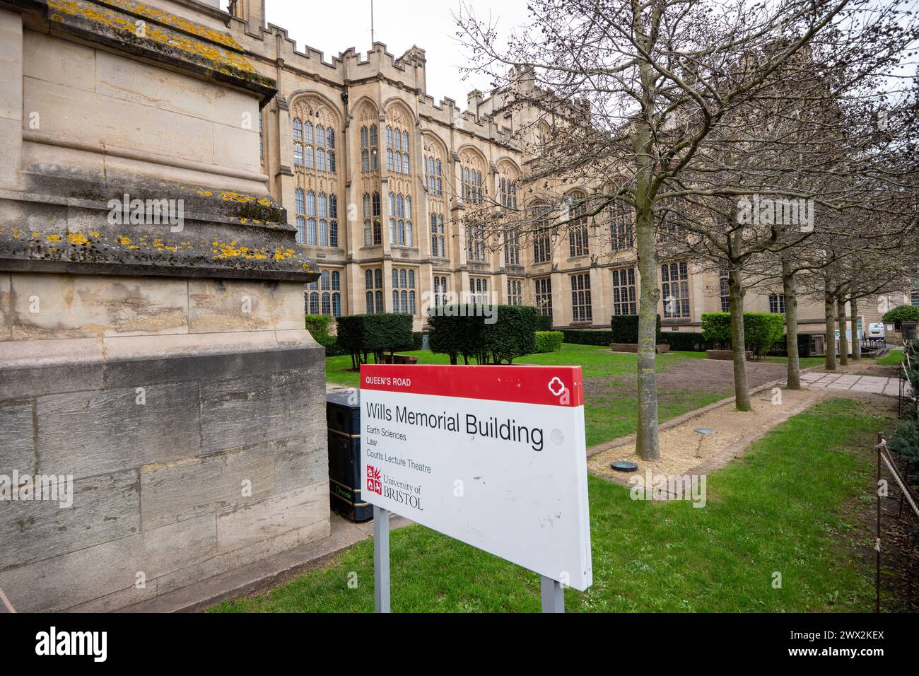 Le Wills Memorial Building (également connu sous le nom de Wills Memorial Tower ou simplement Wills Tower) est un bâtiment néo-gothique situé à Bristol, en Angleterre. Banque D'Images