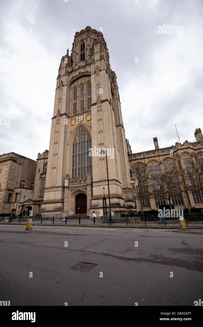 Le Wills Memorial Building (également connu sous le nom de Wills Memorial Tower ou simplement Wills Tower) est un bâtiment néo-gothique situé à Bristol, en Angleterre. Banque D'Images