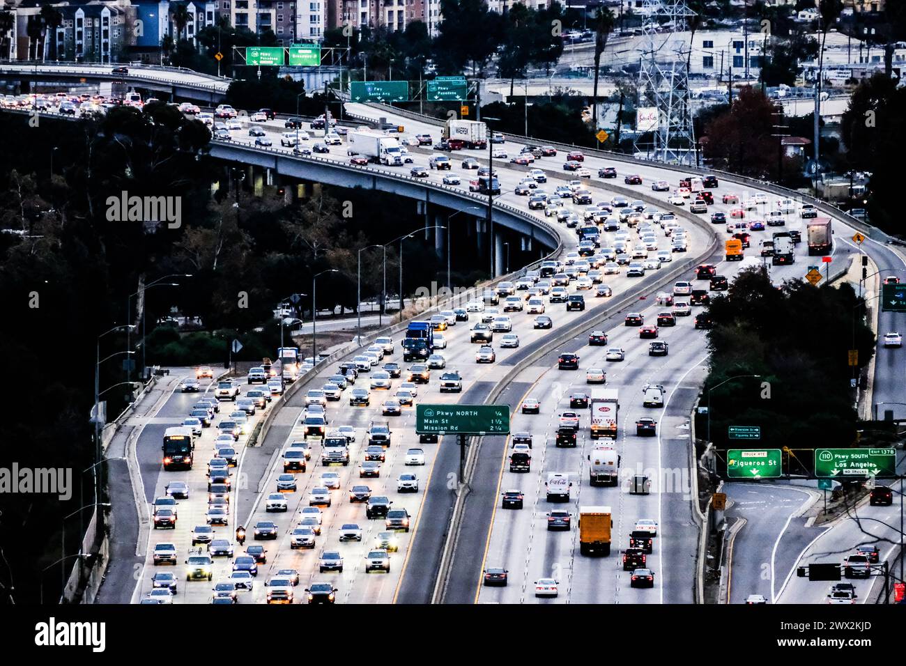 Trafic dense sur autoroute à Los Angeles, Californie, États-Unis. Banque D'Images