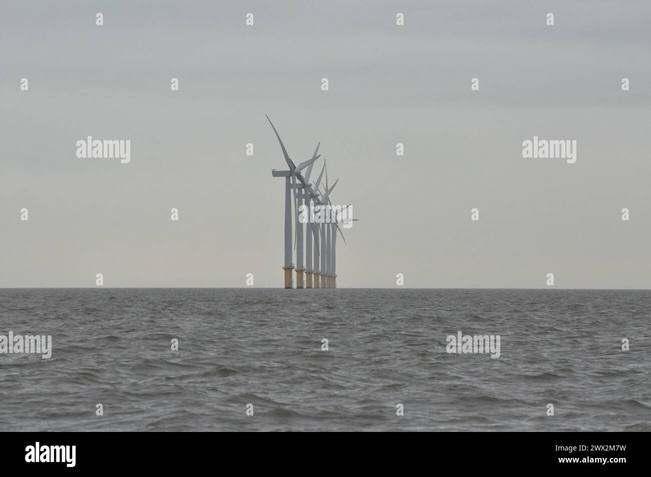 Parc éolien Gunfleet Sands au large de Clacton, dans l'estuaire de la Tamise, Angleterre, Royaume-Uni, Banque D'Images