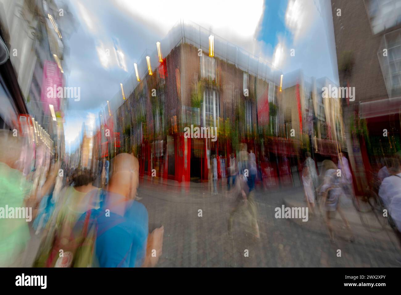 08.09.2023, Dublin, Hauptstadt Irlands, Eingangsbereich der legendären The Temple Bar in der Altstadt, Stadtteil Temple Bar. 08.09.2023, Irland Land und Leute 08.09.2023, Irland Land und Leute *** 08 09 2023, Dublin, capitale de l'Irlande, zone d'entrée du légendaire Temple Bar dans la vieille ville, Temple Bar district 08 09 2023, Irlande pays et peuple 08 09 2023, Irlande pays et peuple Banque D'Images