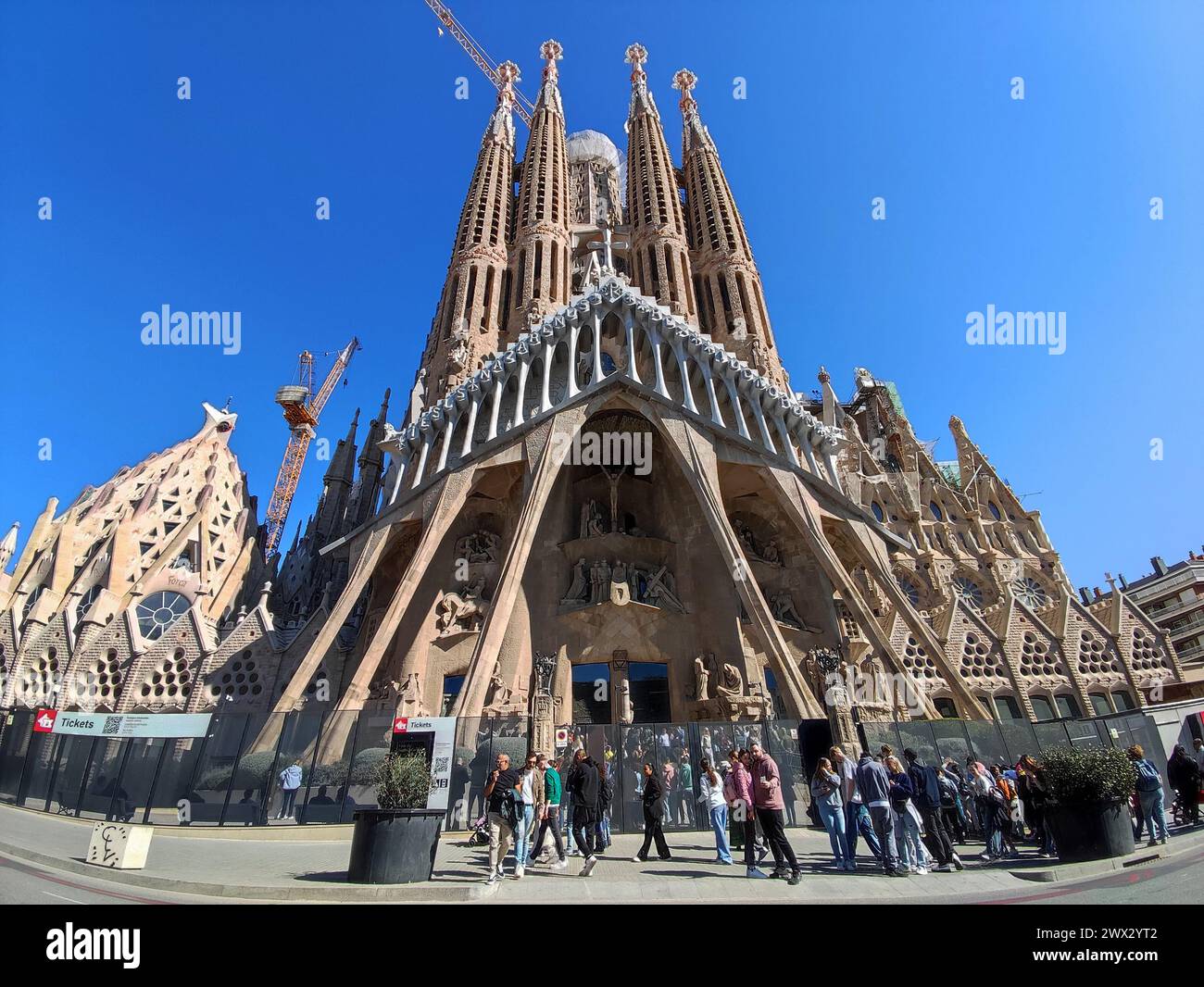 Barcelone : Sagrada Familia de Gaudí, façade de la Nativité Banque D'Images