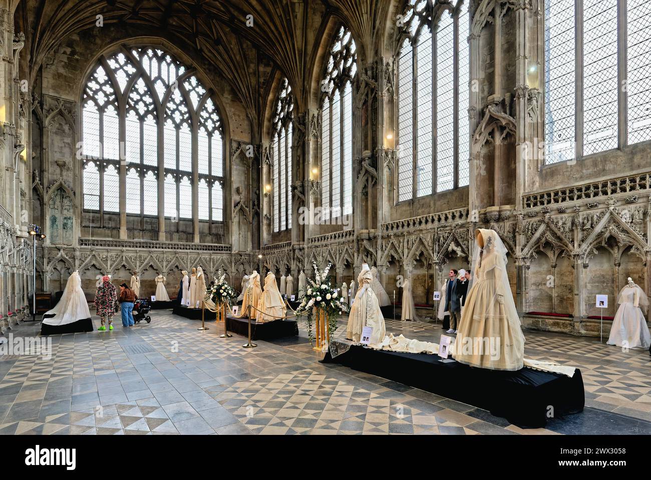 Une célébration des robes de mariée tenue dans la Lady Chapel of Ely cathédrale Cambridgeshire Angleterre Grande-Bretagne Royaume-Uni Banque D'Images