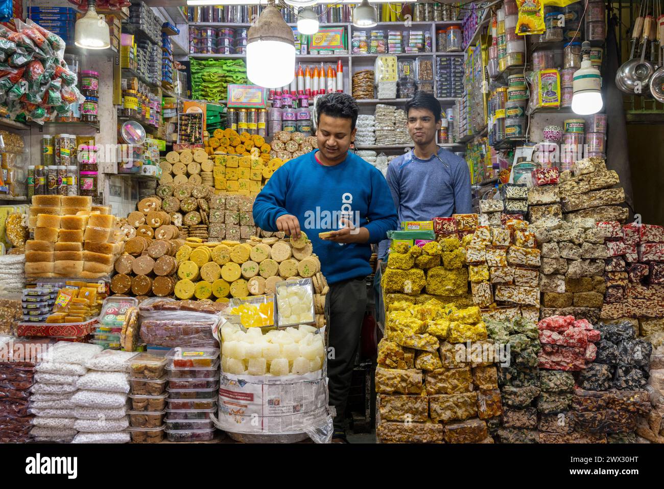 Indien, Rajasthan, Ajmer, Geschäft im Marktviertel unterhalb der Adhai-din-ka-Jhonpra-Moschee Banque D'Images