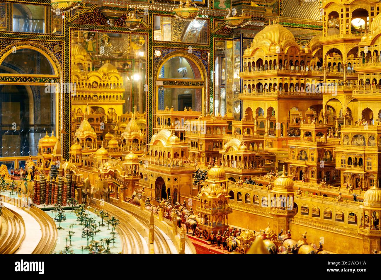 Indien, Rajasthan, Ajmer, Soni Ji Ki Nasiya Jain Temple, mit Blattgold überzogener „Himmlischer Palast“. Banque D'Images