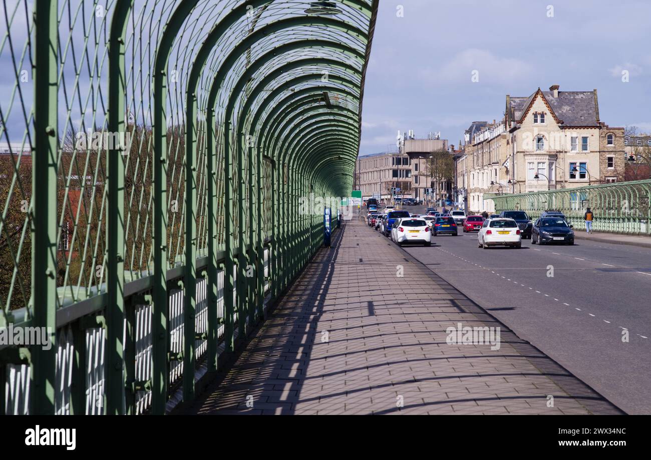 Valley Bridge à Scarborough avec une clôture de sécurité anti-saut Banque D'Images