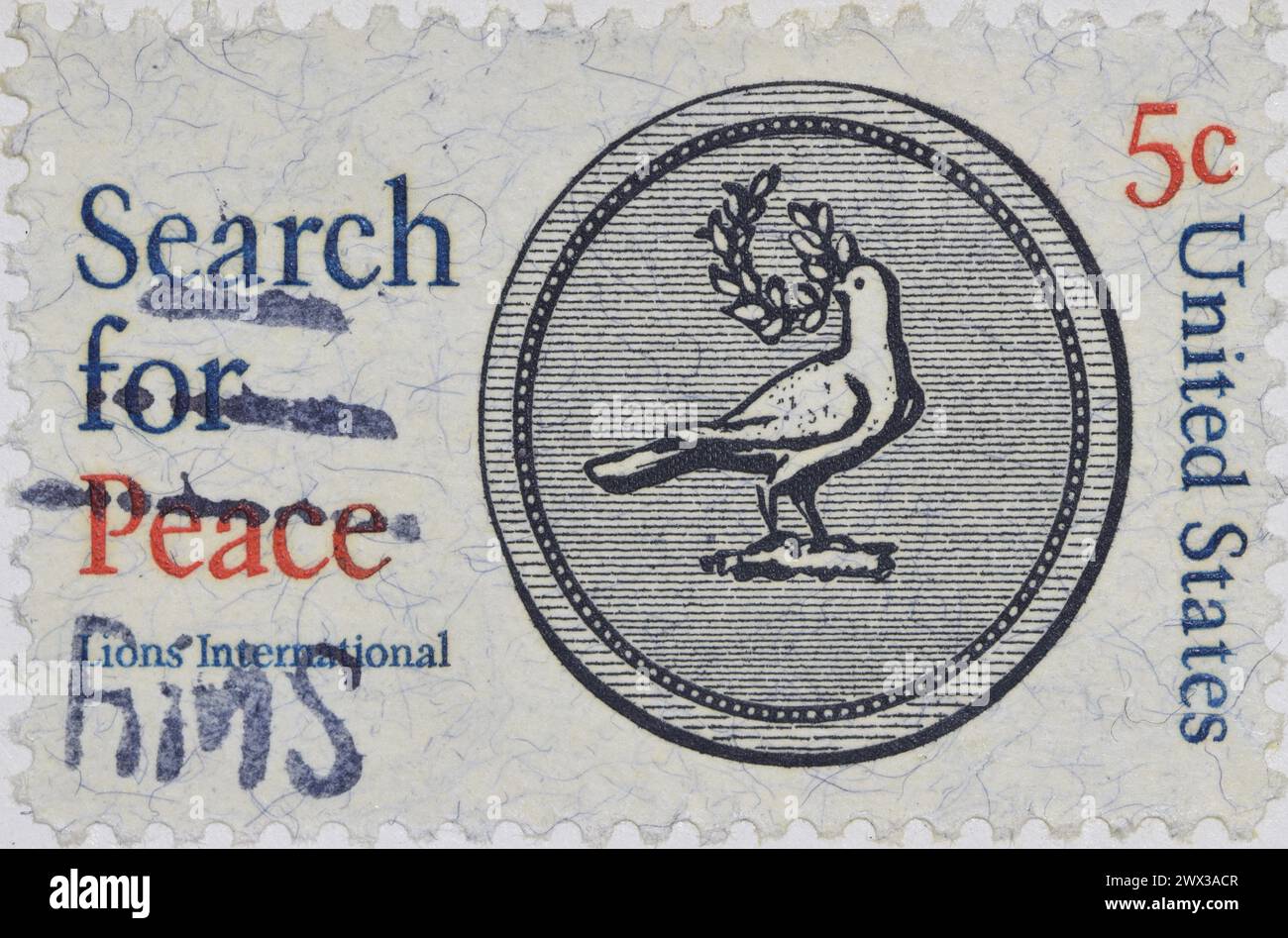 Timbre-poste américain sur le concours de rédaction de l'école de RECHERCHE DE LA PAIX DE Lions International. Colombe avec couronne d'olive. « RMS » (Railway mail Service) annulé à la main. Banque D'Images