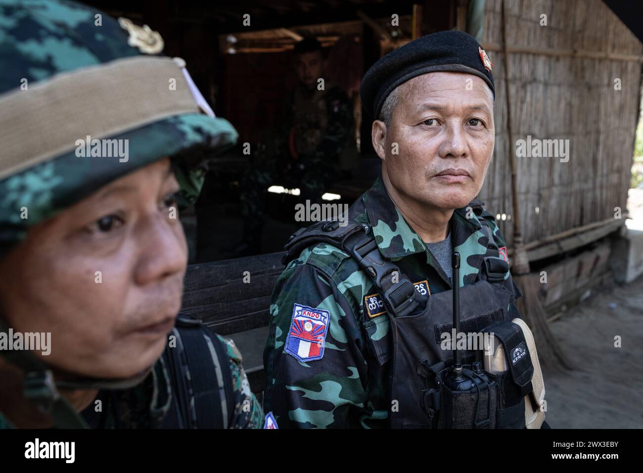 Birmanie. 10 janvier 2024. Chris Huby/le Pictorium - Birmanie - Free Burma Rangers - 10/01/2024 - Birmanie/Etat Karen - les FBR connaissent les armées Karen et collaborent avec elles. Des camps de réfugiés aux villages bombardés, rencontrez une population martyrisée par la junte et découvrez l'action humanitaire du FBR. La Birmanie a poursuivi sa descente en enfer au cours des trois dernières années, avec une indifférence presque totale, et il est important de rendre compte de l'engagement de la FBR envers ces personnes, qui comptent plus que jamais sur l'opinion publique internationale pour leur venir en aide. Crédit : LE PICTORIUM/Alamy Live News Banque D'Images