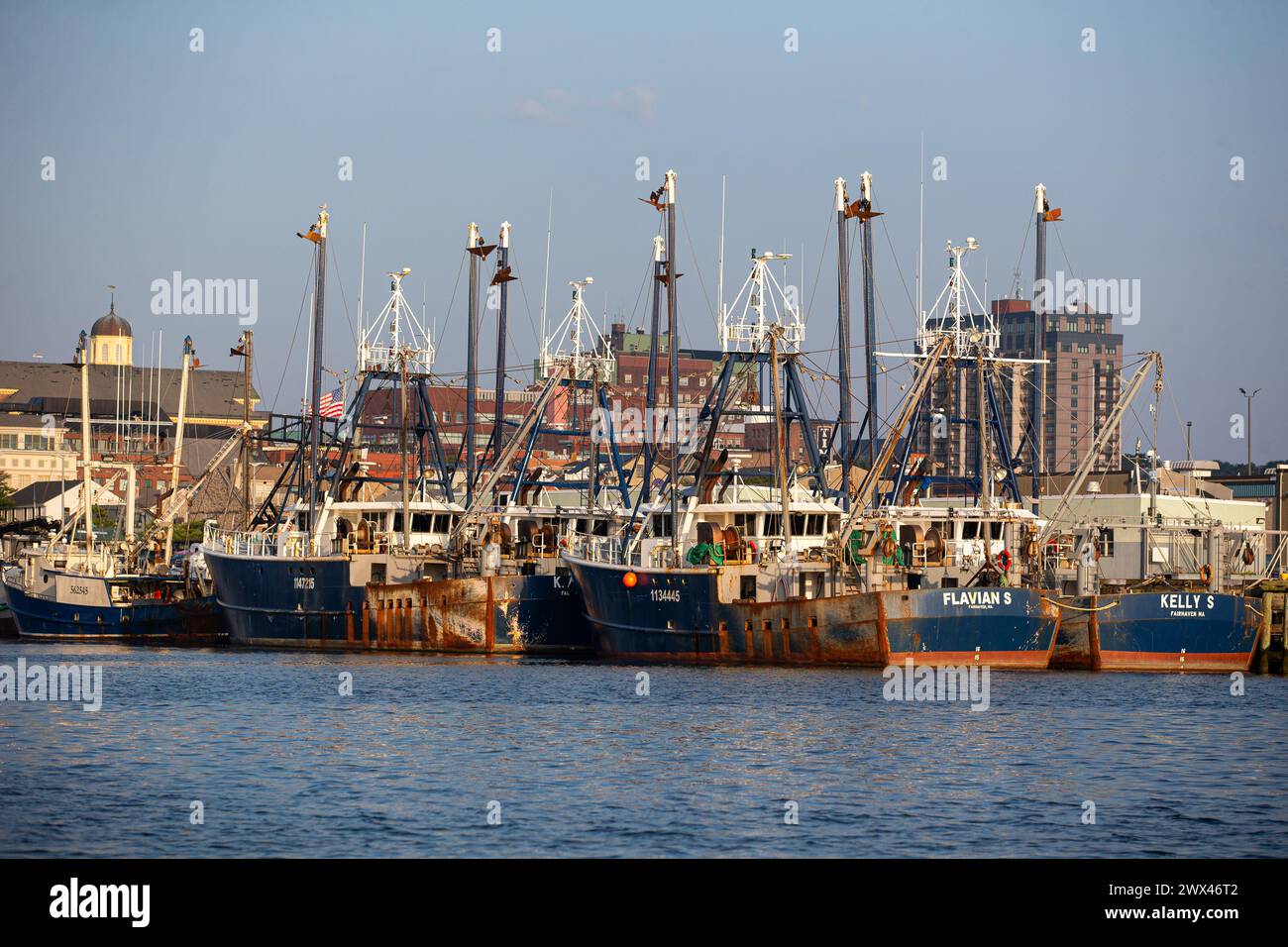 Des bateaux de pêche bordent le port de New Bedford, Massachusetts, le 6 septembre 2023 Banque D'Images