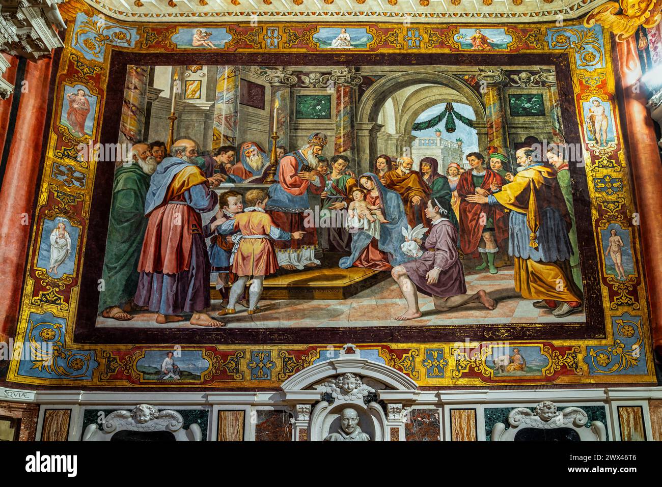 La chapelle Branconio avec des fresques et la toile représentant la présentation de Jésus et Marie dans l'église de San Silvestro. L'Aquila, Abruzzes Banque D'Images