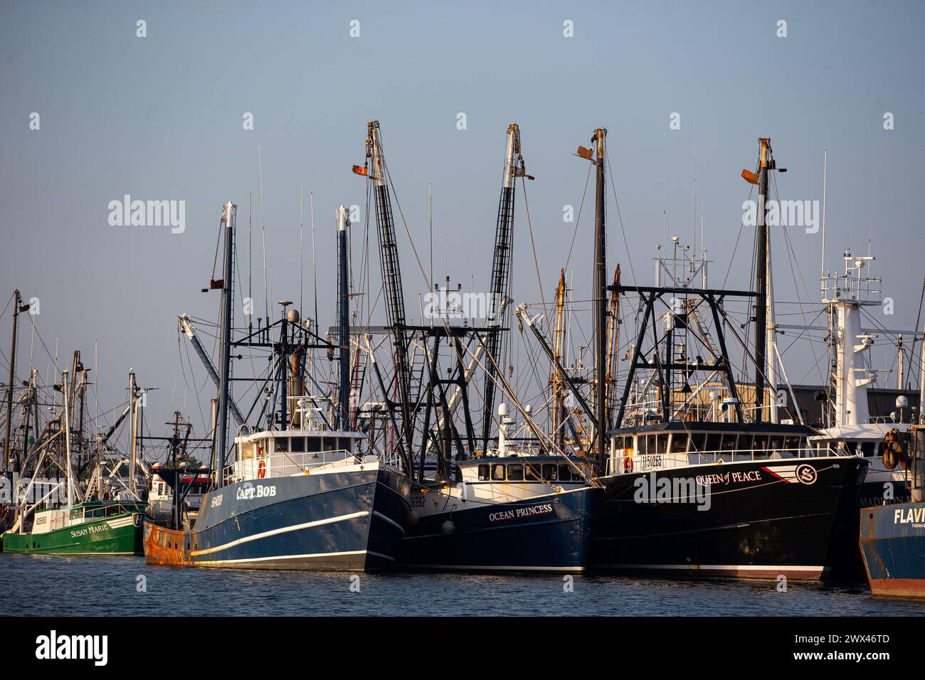 Des bateaux de pêche bordent le port de New Bedford, Massachusetts, le 6 septembre 2023 Banque D'Images