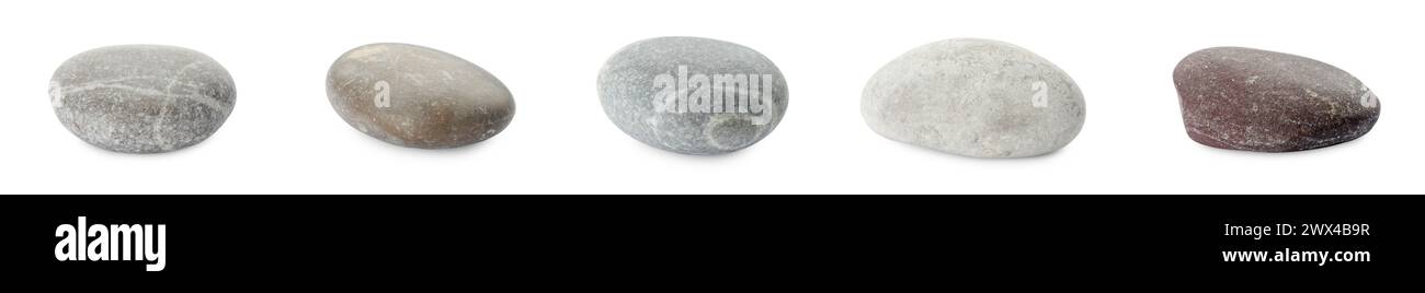 Cailloux de mer. Différentes pierres isolées sur blanc, serties Banque D'Images