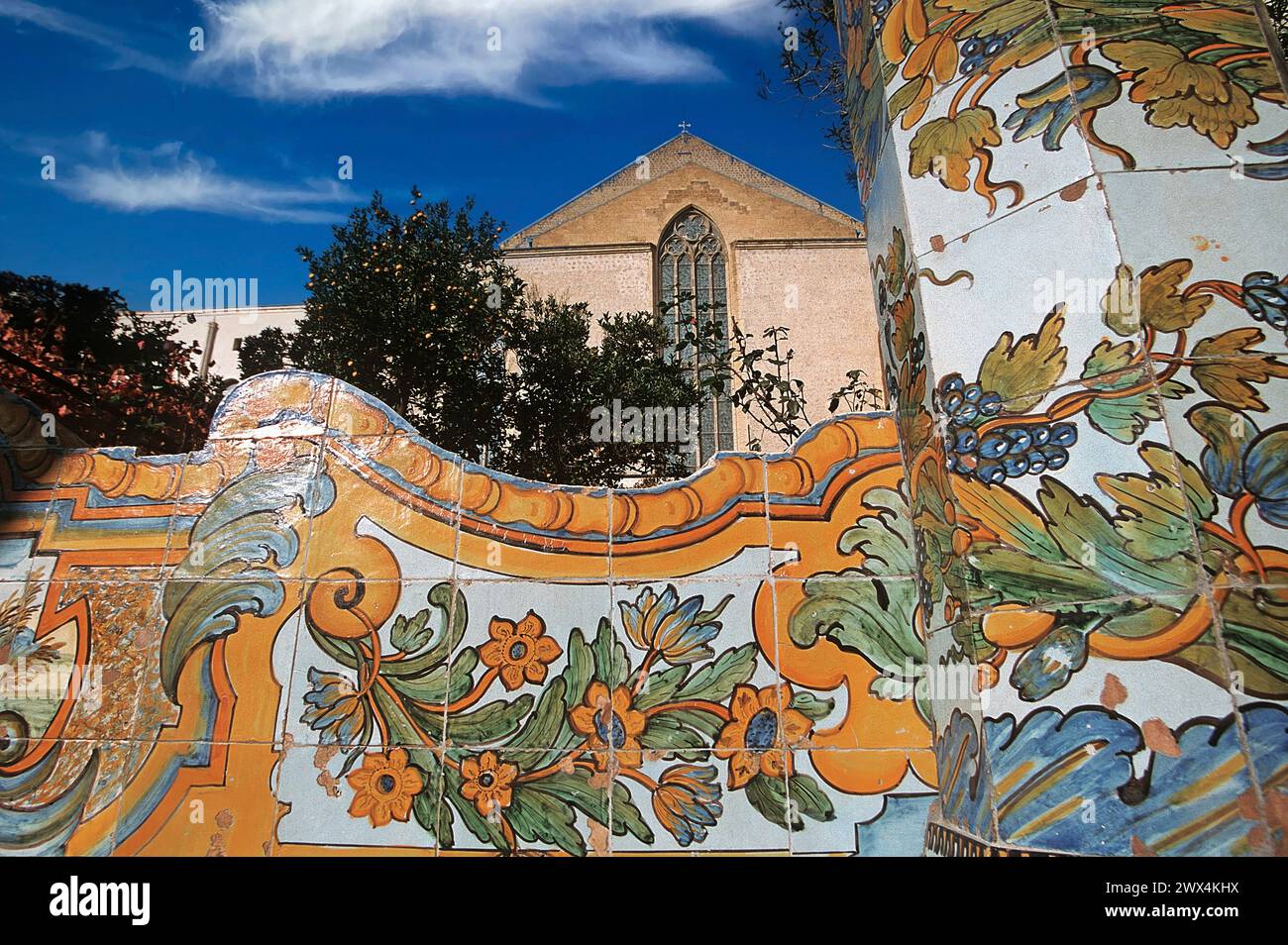 Italie Campanie Naples Monastère de Santa Chiara, le cloître - céramique Banque D'Images