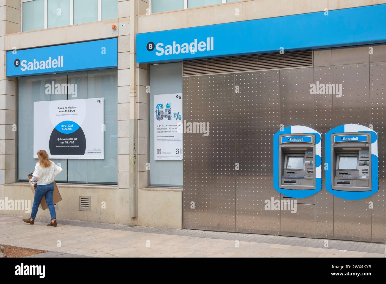Filiale de Banco Sabadell dans la ville espagnole de Denia Banque D'Images