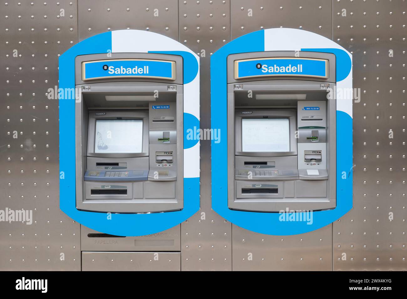 Distributeurs automatiques de billets Banco Sabadell dans la ville espagnole de Denia Banque D'Images