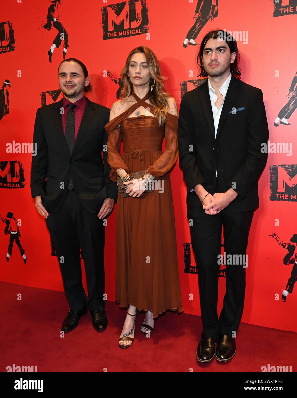 Londres, Royaume-Uni. 27 mars 2024. Michael Jackson enfants Bigi Jackson, Paris Jackson et Prince Jackson assistent à la soirée d'ouverture de la production britannique de Broadway - MJ the musical au Prince Edward Theatre. Crédit : Voir Li/Picture Capital/Alamy Live News Banque D'Images