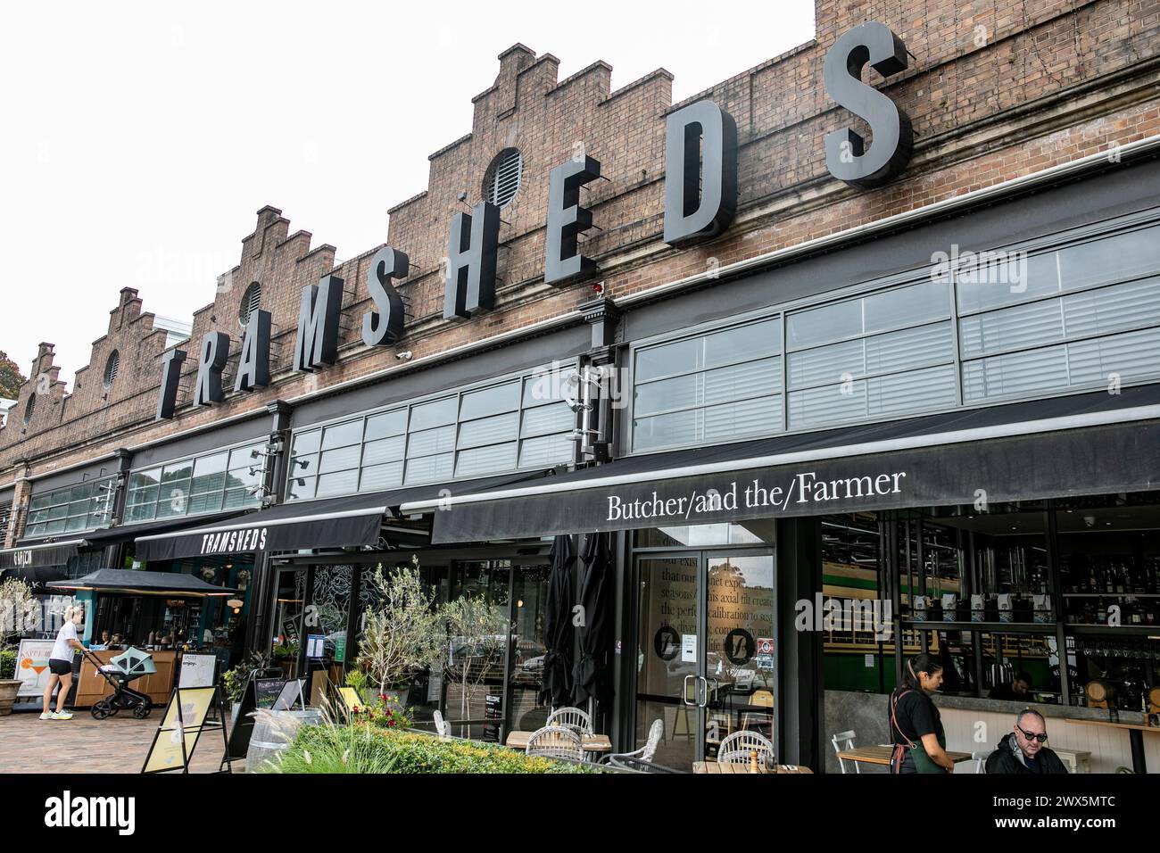 Tramsheds Food and Retail Precinct à Forest Lodge, Sydney, site de l'ancien dépôt de tramway rozelle, design industriel et chic, NSW, Australie, 2024 Banque D'Images