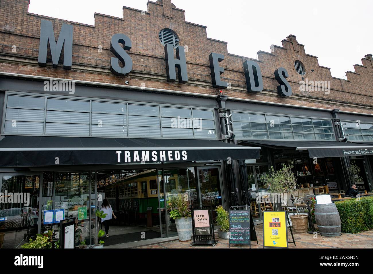 Tramsheds Food and Cafe Precinct à Forest Lodge Sydney, site de l'ancien dépôt de tramway Rozelle maintenant converti en cafés et bars, en Australie Banque D'Images